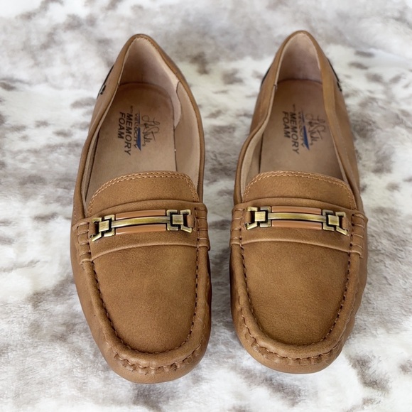 LifeStride Tan Loafers with Gold Hardware | Size 8.5M - Picture 7 of 12